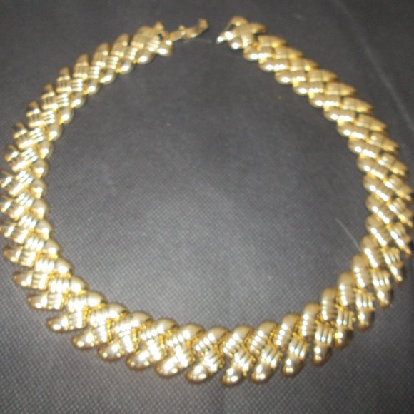 unbranded Jewelry - Luxury Fashion Necklace!